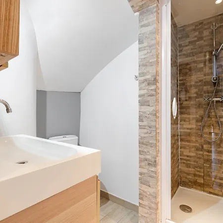 Eiffel Tower & Champ De Mars - Cityapartmentstay *