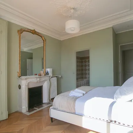 Typical Haussmannien With Eiffel Tower View - Bm68 Apartment Paris