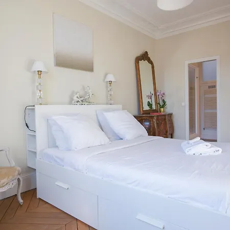 Typical Haussmannien With Eiffel Tower View - Bm68 Apartment Paris