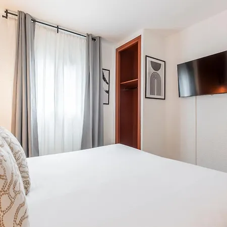 Hotel Le Bastille By Sweett 3*