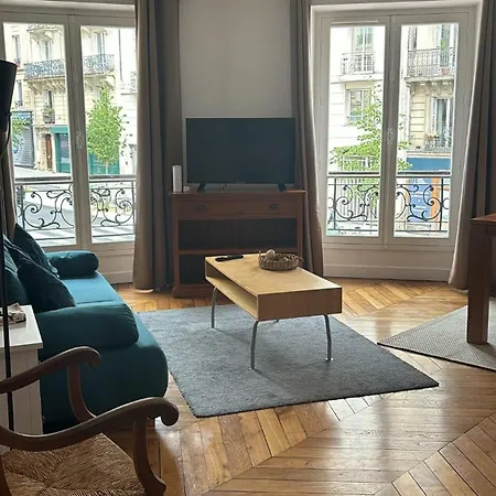 Well Located 3-room In The Center Of Paris
