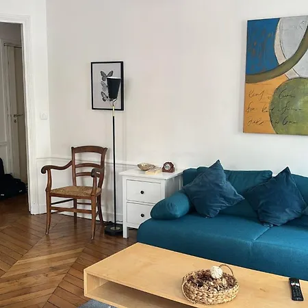 Well Located 3-room In The Center Of