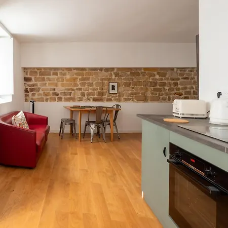 Stylish Canal Saint-martin Apartment