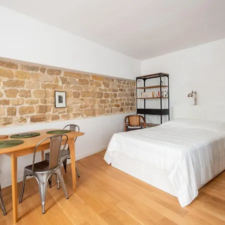 Stylish Canal Saint-martin Apartment Paris