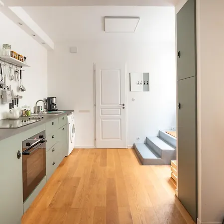 Stylish Canal Saint-martin Apartment Paris