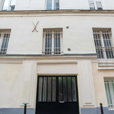 Stylish Canal Saint-martin Apartment Paris