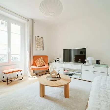 T2 Luxueux Invalides 2 Voyageurs Appartement