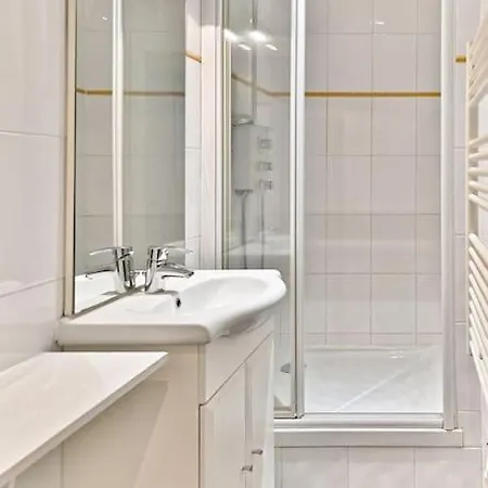 Chic #eiffeltower #champdemars -v Apartment Paris