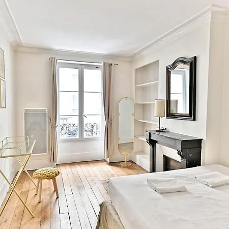 Chic #eiffeltower #champdemars -v Apartment Paris