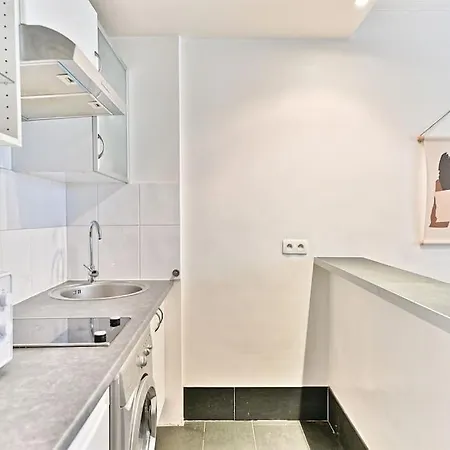Chic #eiffeltower #champdemars -v Apartment