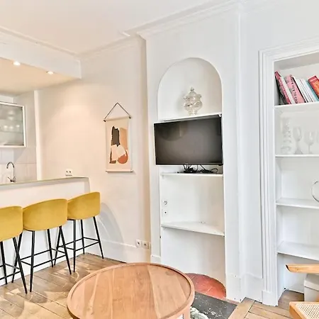 Chic #eiffeltower #champdemars -v Apartment