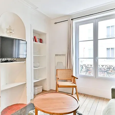 Chic #eiffeltower #champdemars -v Apartment *