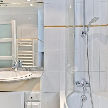 Apartment Chic #eiffeltower #champdemars -v *