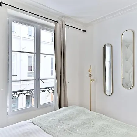 Chic #eiffeltower #champdemars -v Apartment *