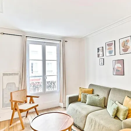 Chic #eiffeltower #champdemars -v Apartment *