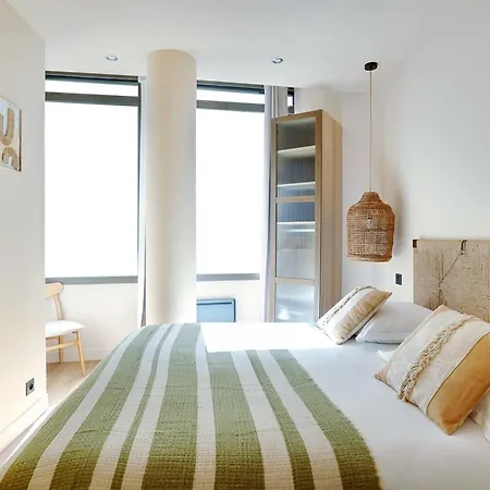 Refurbished - 2bd-8p - Place D'italie Apartment *