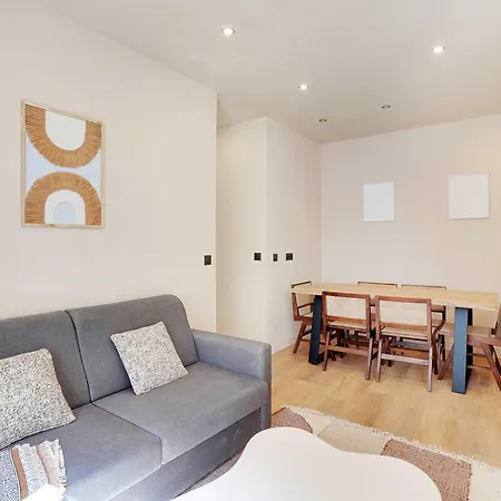 Refurbished - 2bd-8p - Place D'italie