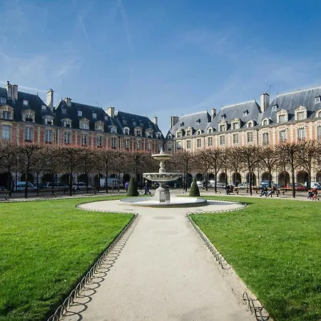 Elegant With Ac - 3br-10p- Le Marais Apartment