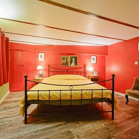 Amelie In Hidden Gem Montmartre Apartment