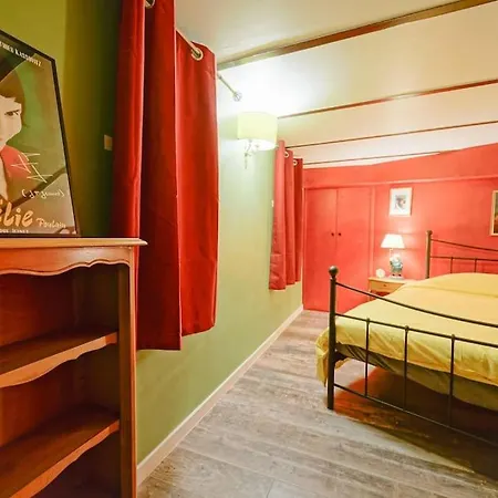 Amelie In Hidden Gem Montmartre *