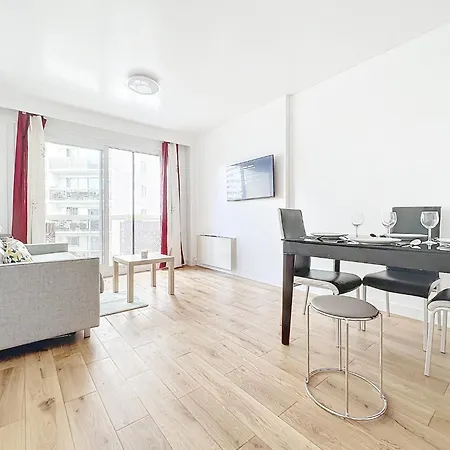 114 - Renove De Luxe Pour 4 Personnes Paris