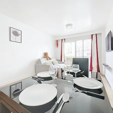 114 - Renove De Luxe Pour 4 Personnes Paris