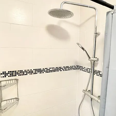 Avec Balcon, 5 Personnes Apartment *