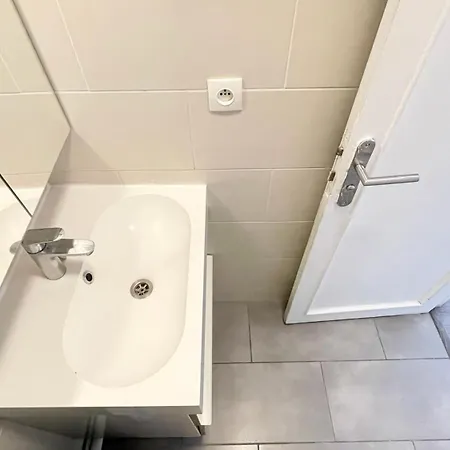 Avec Balcon, 5 Personnes Apartment