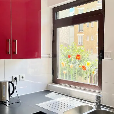 Avec Balcon, 5 Personnes * Paris