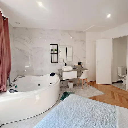 De Luxe Juste A Cote Des Champs-elysees Apartment *