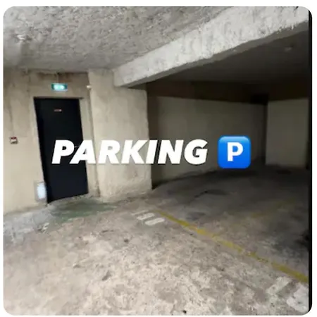 Luxury With View Car Park Paris