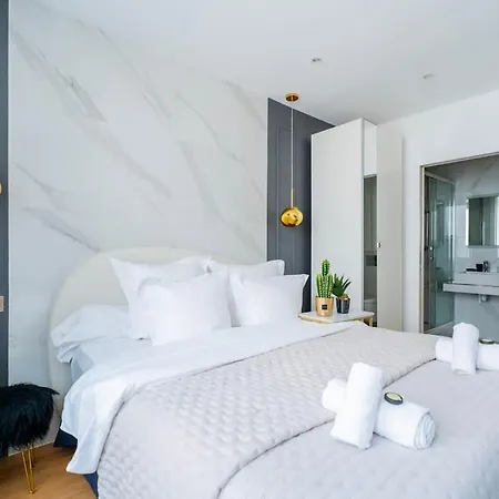 Apartment Luxurious With Stylish Design And Comfort - 104