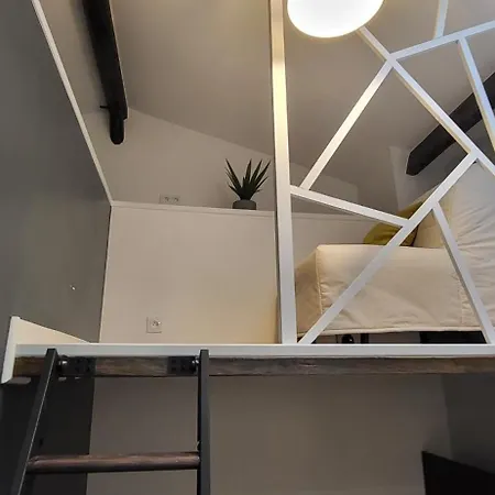 Petite A Avec Ascenseur ! *
