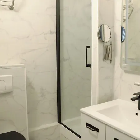 Arc De Triomphe & Trocadero Square - Cityapartmentstay * Paris
