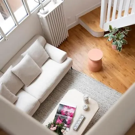 Triplex Lumineux Avec Balcon - 500m Champs Elysees Paris