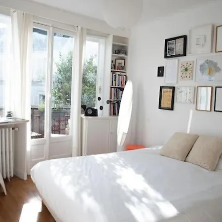Triplex Lumineux Avec Balcon - 500m Champs Elysees Apartment Paris