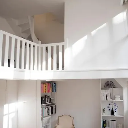 Triplex Lumineux Avec Balcon - 500m Champs Elysees Apartment *