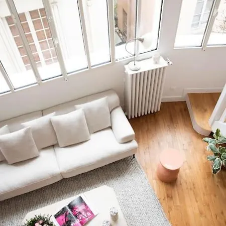 Triplex Lumineux Avec Balcon - 500m Champs Elysees Paris
