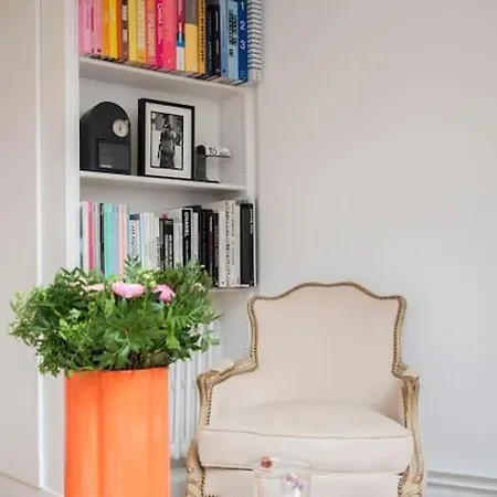 Triplex Lumineux Avec Balcon - 500m Champs Elysees *