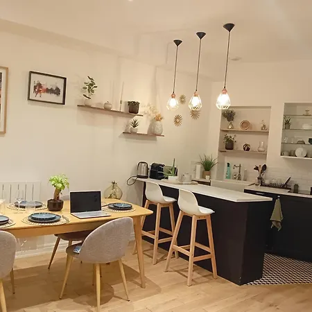 Apartment Center Paris, Amusing2bed Room,68sqm-5 Mins Eiffel Tour And Louvre Meusm ,gare Montparnasse ,front Metro *