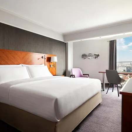 Hotel Marriott Rive Gauche & Conference Center 4*