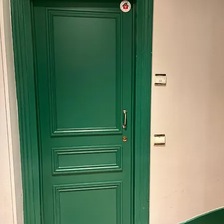 Entier Aux Abbesses - Montmartre - Flat In Montmartre Paris
