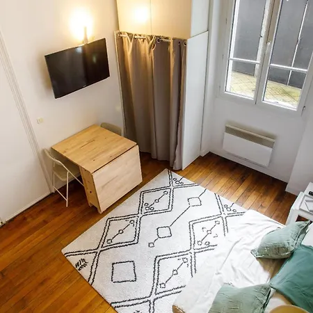 Charming Studio With Patio Passerelle Apartment *