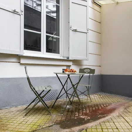 Charming Studio With Patio Passerelle Apartment Paris