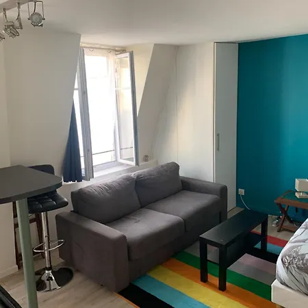 Cosy And Charming In Apartment *