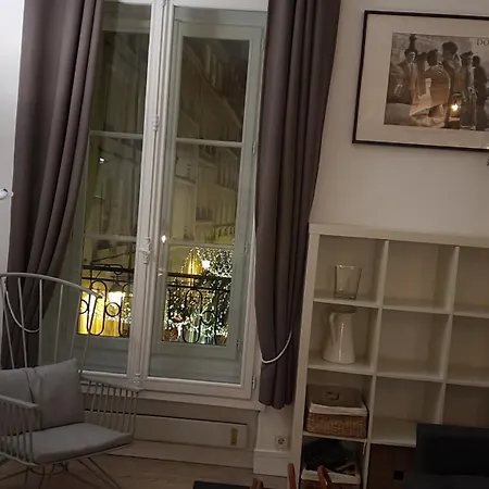 1 Minute Gare Montparnasse , Center , Front Metro,close To Eiffel Tour And Louvre Meusm