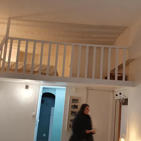 Apartment 1 Minute Gare Montparnasse , Center , Front Metro,close To Eiffel Tour And Louvre Meusm Paris