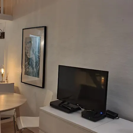 1 Minute Gare Montparnasse , Center , Front Metro,close To Eiffel Tour And Louvre Meusm Apartment