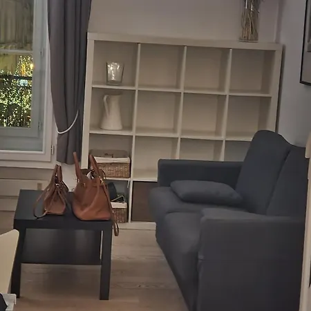 Apartment 1 Minute Gare Montparnasse , Center , Front Metro,close To Eiffel Tour And Louvre Meusm Paris