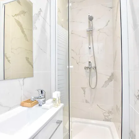 Family - 4br - 10p - Menilmontant * Paris